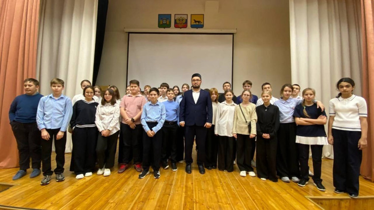 Тематическая встреча с имамом соборной мечети города Сургута.
